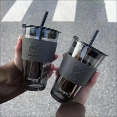 Glass cup with straw, high-value coffee cup with l