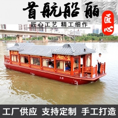 The manufacturer customizes the painting boat with