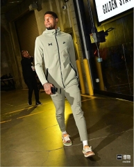 Nike PG series coat Paul George with the same tren