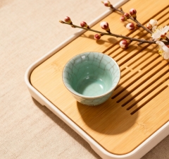 青瓷冰裂纹茶杯 | 梅枝映翠 古韵品茗杯