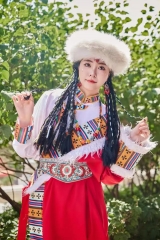藏族传统风格名族服饰。